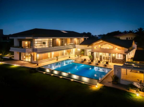 StayVista at Solaris with Pool, Lawn & BBQ